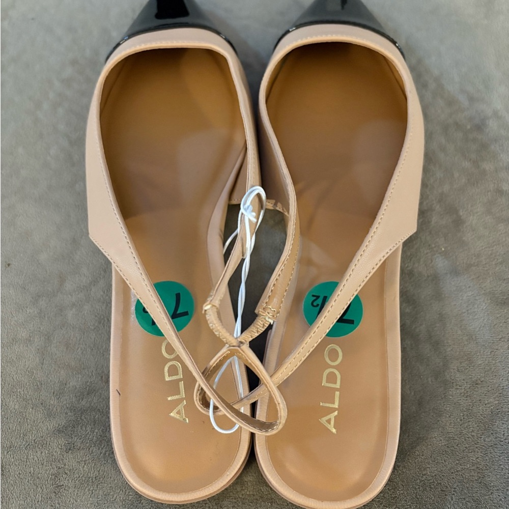 ALDO Tan & Black Pointed Toe Flats - Picture 4 of 6